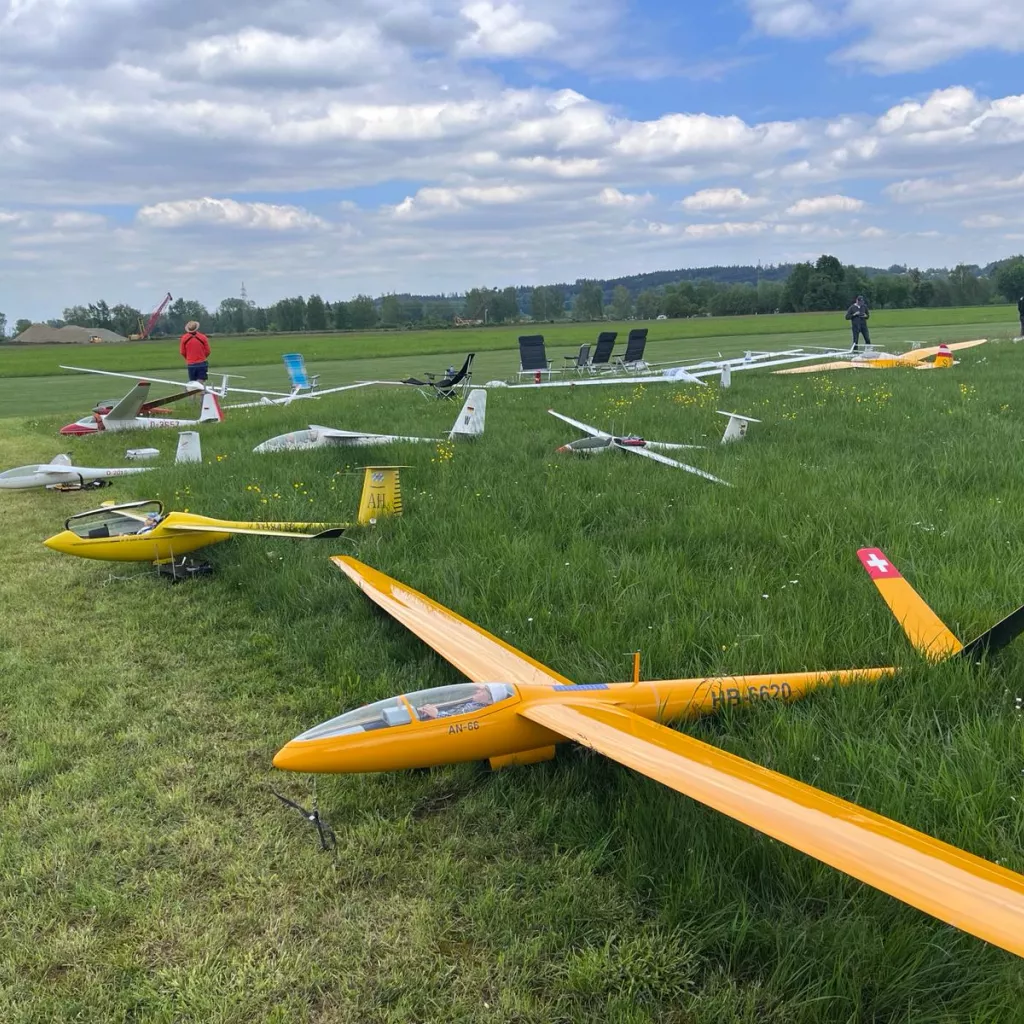 Zehntes Vatertagsfliegen auf dem Modellflugplatz des MFC-Burgau